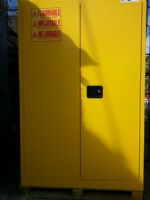 Gabinete De 45 Gal De Metal P/inflamables Amarillo 65"x43"x18" Justrite